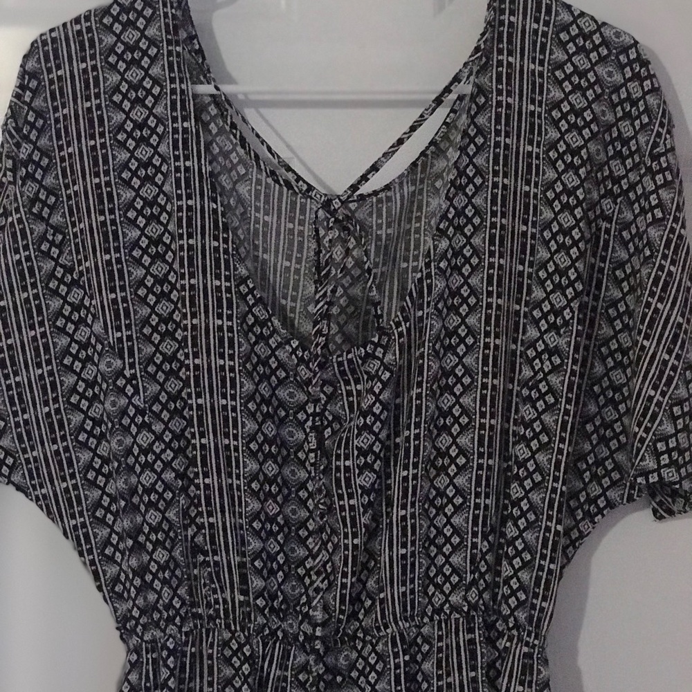 BCBG ROMPER - Picture 2 of 3